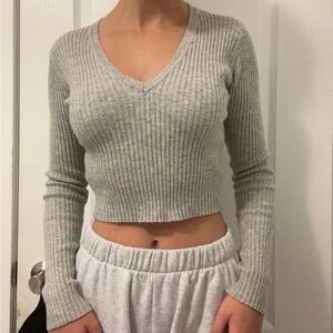 GREY BRANDY MELVILLE SWEATER